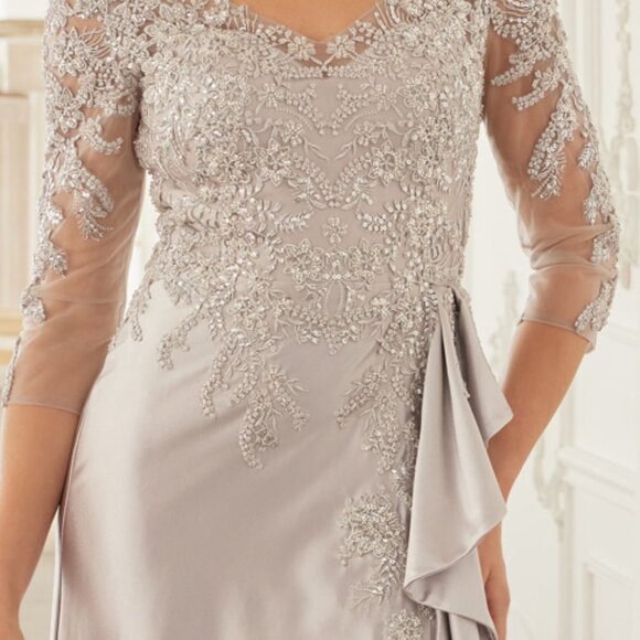 Formal dress.Mother of the bride evening party wedding guest silver fitted gown - Picture 7 of 8